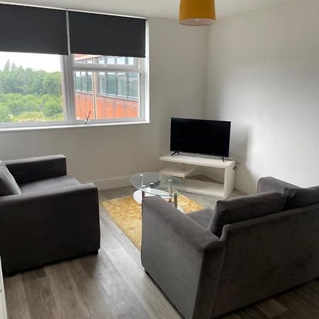 #0611 Two Bedroom Serviced Apartment - Free Parking ดาร์บี ภายนอก รูปภาพ